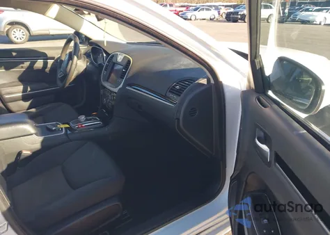 2023 Chrysler 300 Touring z USA, uszkodzony, nr VIN 2C3CCAAG9PH538356